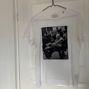 Limitato T-Shirt - Säljer denna feta limitato T-Shirt på grund av att den blivit för liten. Den är i bra skick och box ingår. 