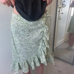 Denna gröna kjol är så skön! Jätte fin till sommaren och våren!💚