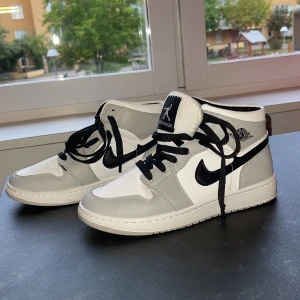 Skor - Köpte dessa begagnat, men de var tyvärr för små för mig. Betalde 300 och eftersom jag aldrig fick chans att använda dom säljs de för 250. 