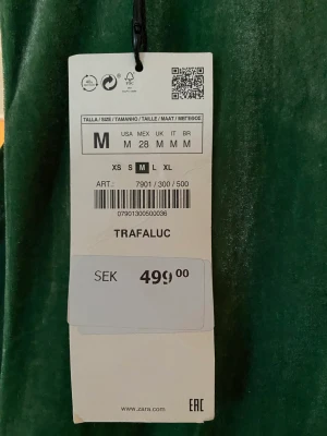 Zara klänning  - Helt ny vacker klänning 