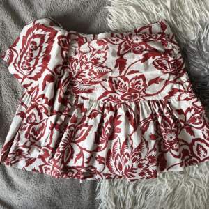 Intressekoll på denhör söta kjolen från zara i storlek s. Skicka egna prisförslag!