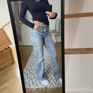 Lågmidjade enkla jeans! Super snygga 🤩fler bilder + mått kom priv