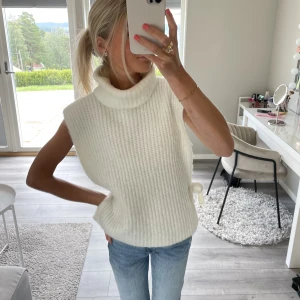 Stickad väst🤍 - Supersnygg stickad väst från Lindex💞