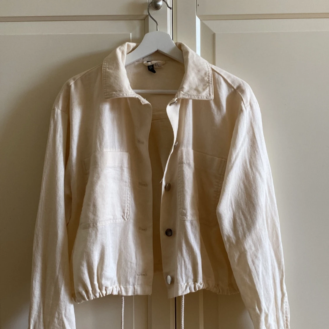 Tunn beige jacka - 90