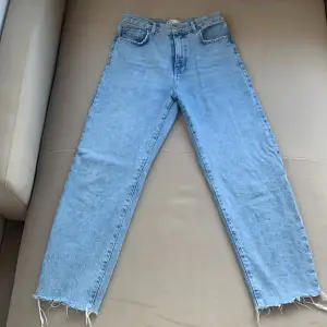 Säljer dessa perfect jeans från Gina Tricot i gott skick 🫶🏻Kom privat om du undrar över något 💋