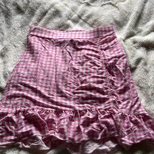 Kjol - Kjol från gina tricot, aldrig använd