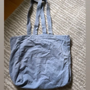 HunkyDory påsväska  - En blå jätte fin Hunkydory påsväska. 