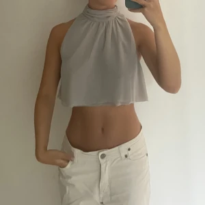 Polo linne från Mango - Grått avklippt linne från mango säljes🩶 