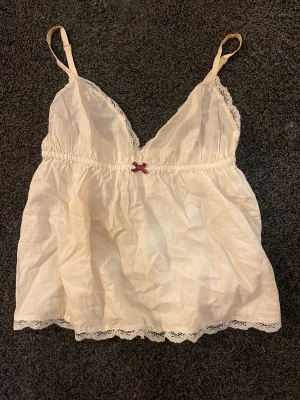 Linne odd molly  - Ett linne från odd Molly, står inte viken storlek de är men passar dig som har Xs/S i vanlig storlek 💞💞skriv om du har frågor 