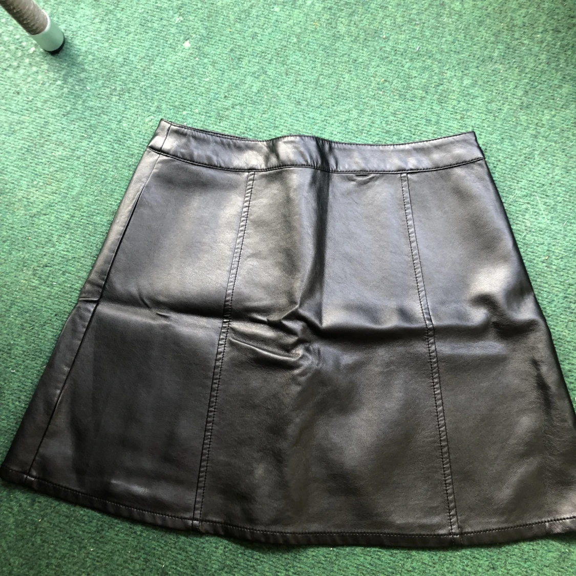 Snygg skinnkjol från H&m - 90