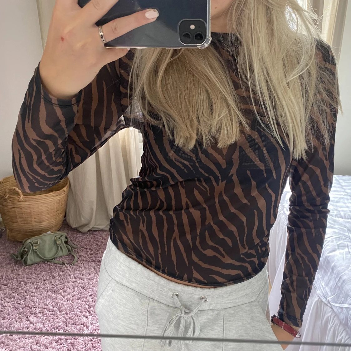 Mesh tröja med djurmönster