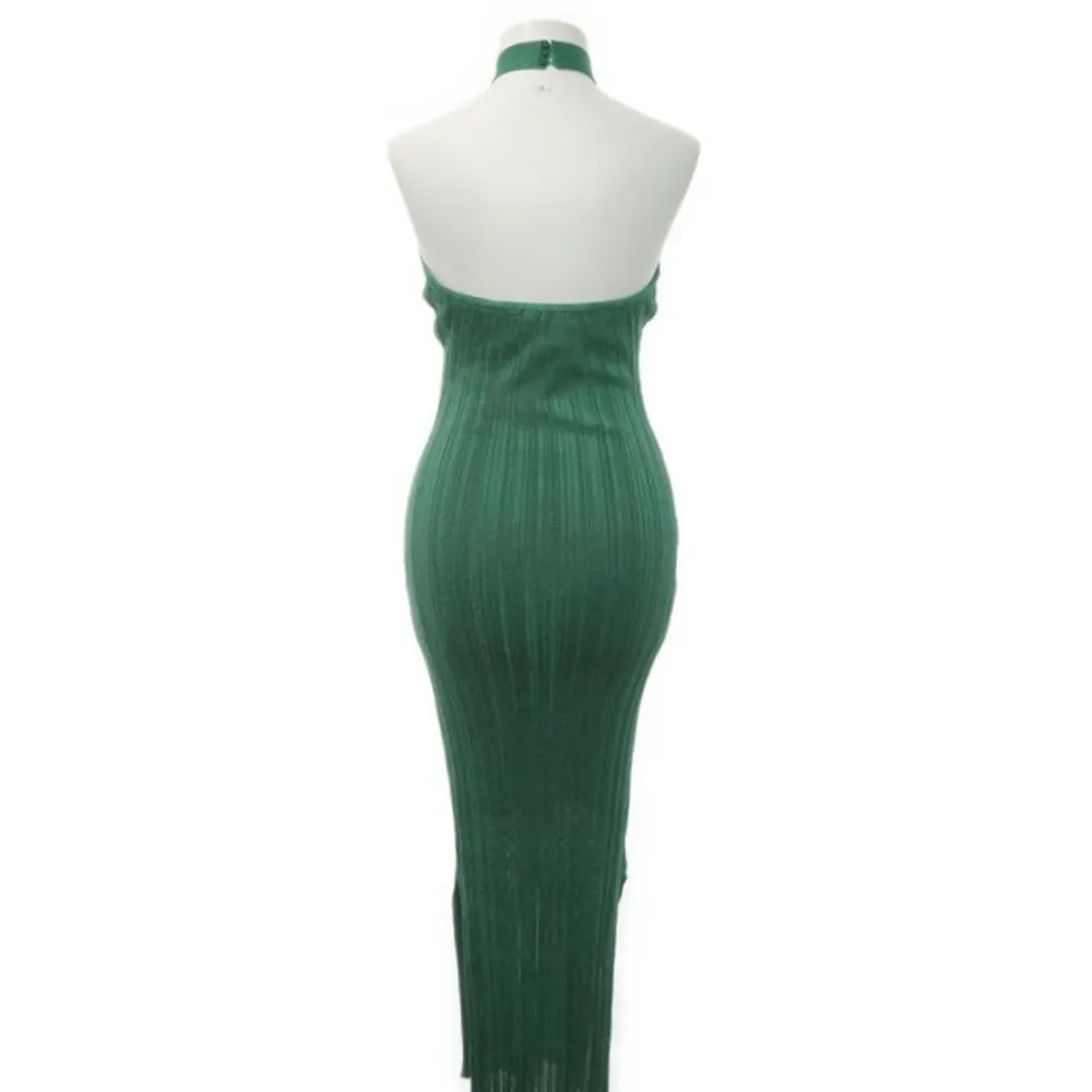 Säljer en grön ribbad klänning från Ginatricot i strl L. Underklänning medföljer. Hämtas i Sundbyberg eller skickas med spårbar frakt mot fraktkostnad.. Klänningar.