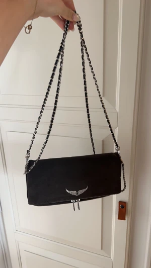 Zadig väska  - Säljer denna jätte snygga grå Zadig väska som inte längre kommer till användning 