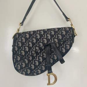 Dior inspirerad handväska. Aldrig använd så är i nyskick.