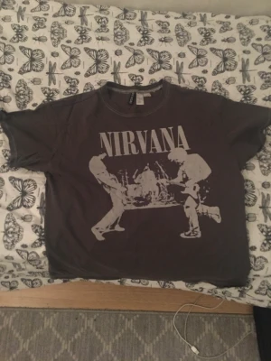 Nirvana tröja - Säljer nirvana tröja som har inte använts så mkt så den ser helt ny ut. 