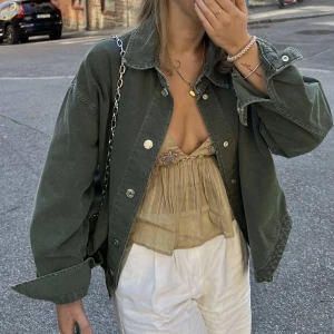 Grön jacka  - Så fin, använd fåtal gånger 