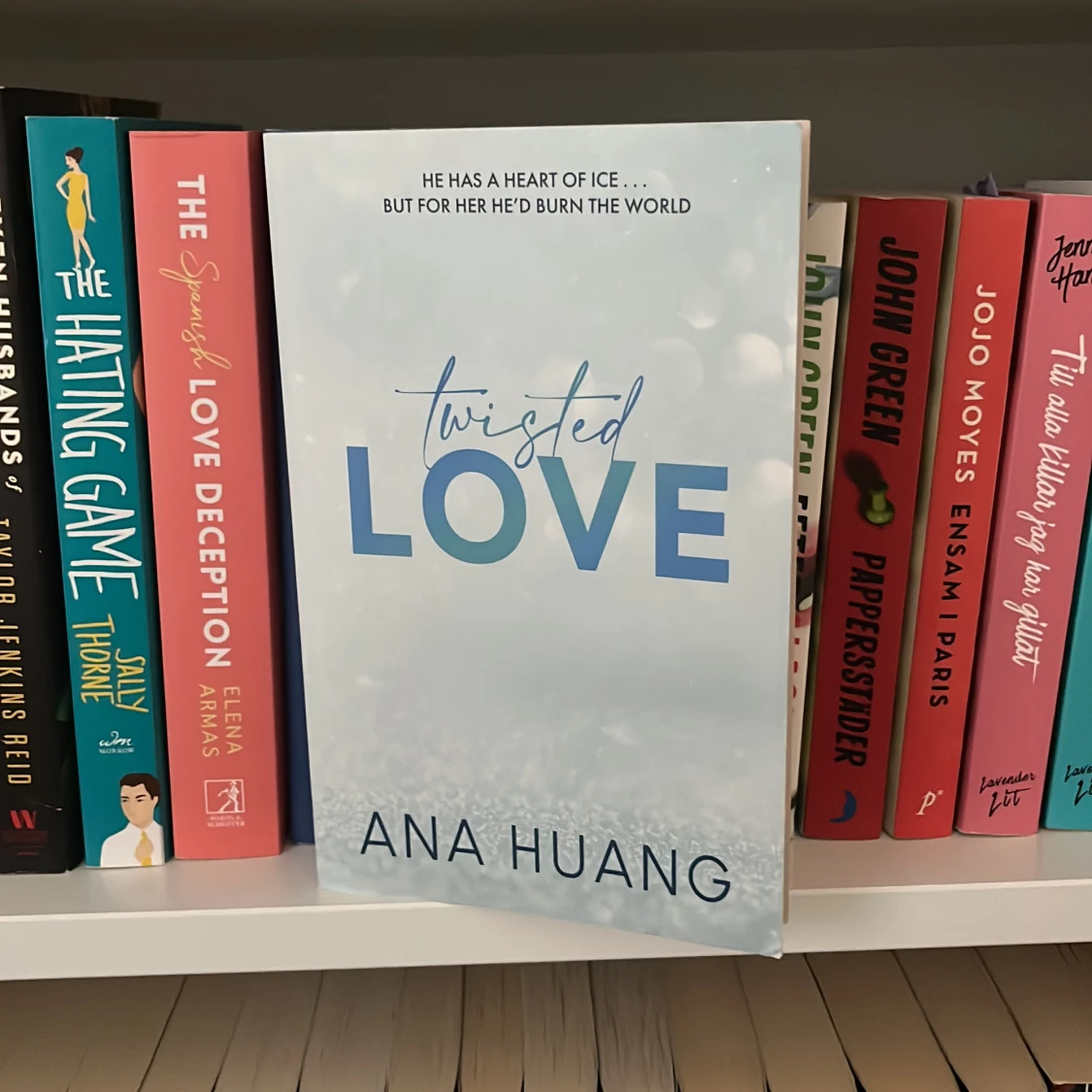 Twisted love bok