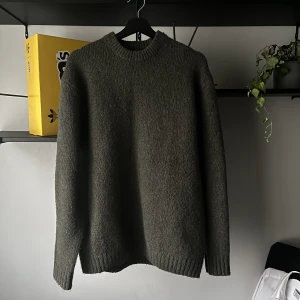 Stickad tröja  - Tröjan är alldrig använd och är i mycket bra skick. Meddela vid frågor eller intresse !