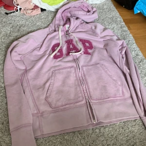 GAP hoodie lila - Lila GAP hoodie i stlk M