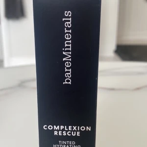 bareMinerals complexion rescue - Oöppnad förpackning 35ml  Spf30, vegansk, olje- och glutenfri   Färg: Tan Köpt i juli, hållbarhet 12 månader när den väl öppnas.   Köparen står för frakt. Kan även mötas upp Stockholm/Bromma