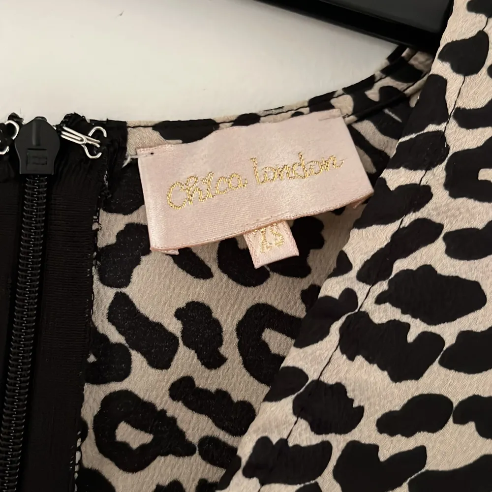 Leopard mönstrad klänning från Chica London, aldrig använd. Storlek XS. Klänningar.