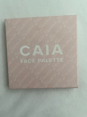 Caia - Caia palett, en bronzer färg testad