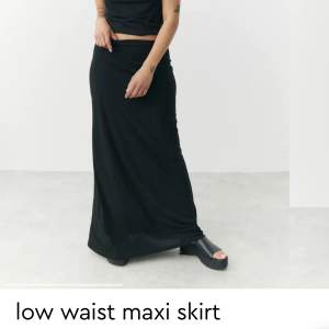 Säljer en ”low waist maxi skirt” från Gina, Strl Xs 