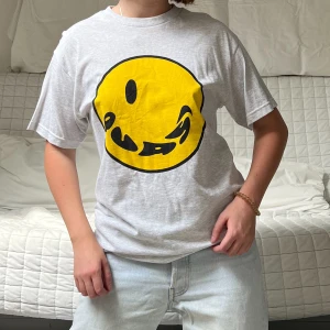 Smiley T-shirt - Säljer denna tshirt från Junkyard i storlek M✨Använd 1-2ggr❤️