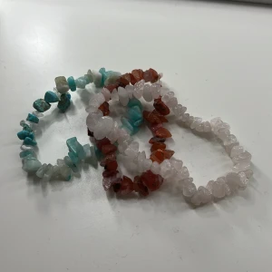 Kristall armband - Superfina kristall armband 🩷29kr/st 🫶🏼RÖD SÅLD! ❌Rosa och blå finns kvar 🌸