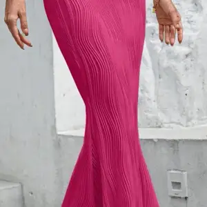 Säljer denna kjol i rosa köpt för 200 , sälja för 100.aldrig använd 