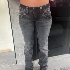 Nästan oanvända jeans 