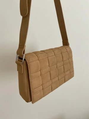 Väska - Helt ny väska från NAKD, kom aldrig till användning och har bara legat på hyllan. 