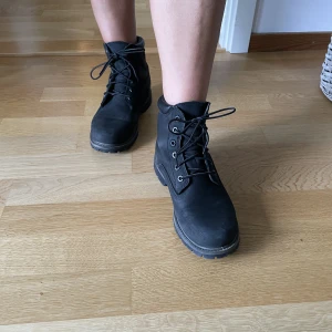 Timberlands - Svarta Timberlands i storlek 38