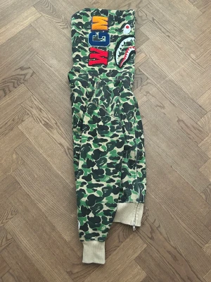 bape hoodie - wrep 