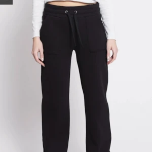 Lager 157 mjukisbyxor - hej, säljer nu dom här trendiga lager 157 byxorna! dom är tyvärr lite för korta för mig och därför säljer jag dom!!❤️