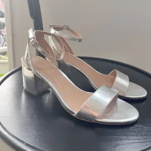 Silver sandalettes, size 40. Like new, just used once indoors. 