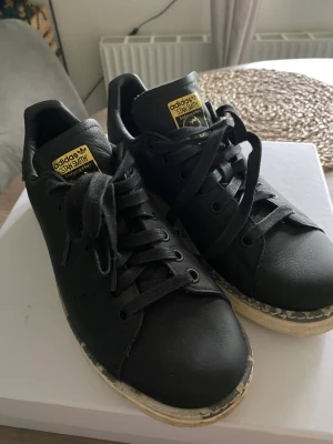 Adidas Stan Smith sneakers - I jättefint skick, stl 38. 