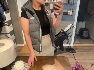 Väst CRW  - En väst att använda i stallet  Märke: CRW  Strl: XS 