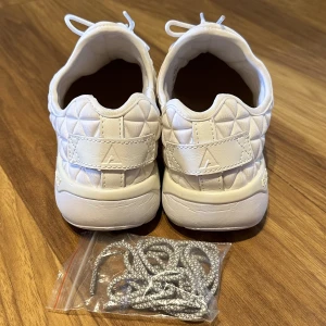 ASFVLT - ASFVLT skor. Jätte sköna, och det finns extra skosnören 