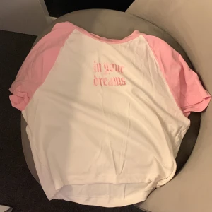 Tröja  - Magtröja.Storlek står på bild 2,liten i storleken 