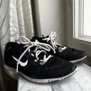 NIKE Springskor - Träningsskor från Nike, storlek 38 i fint skick. Modell: Nike Free TR Fit 4