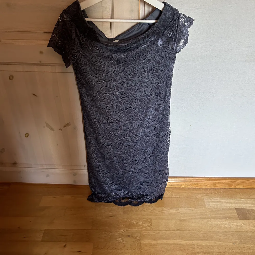 Mörk blå klänning från Vila, storlek S. Klänningar.