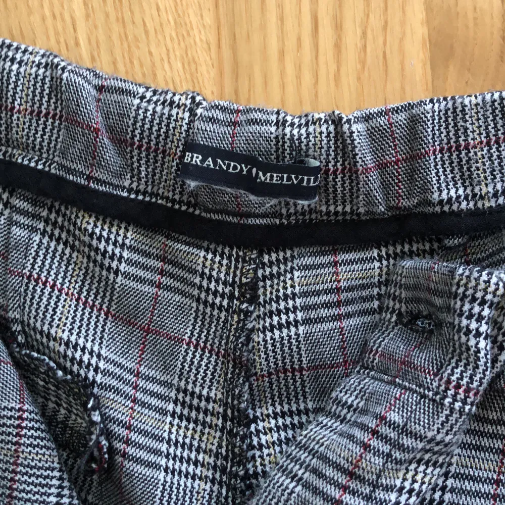 Jätte snygga byxor från Brandy Melville som har blivit försmå. Jeans & Byxor.
