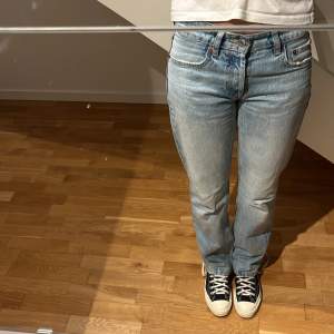 Fina jeans från Zara med mellan hög midja💕