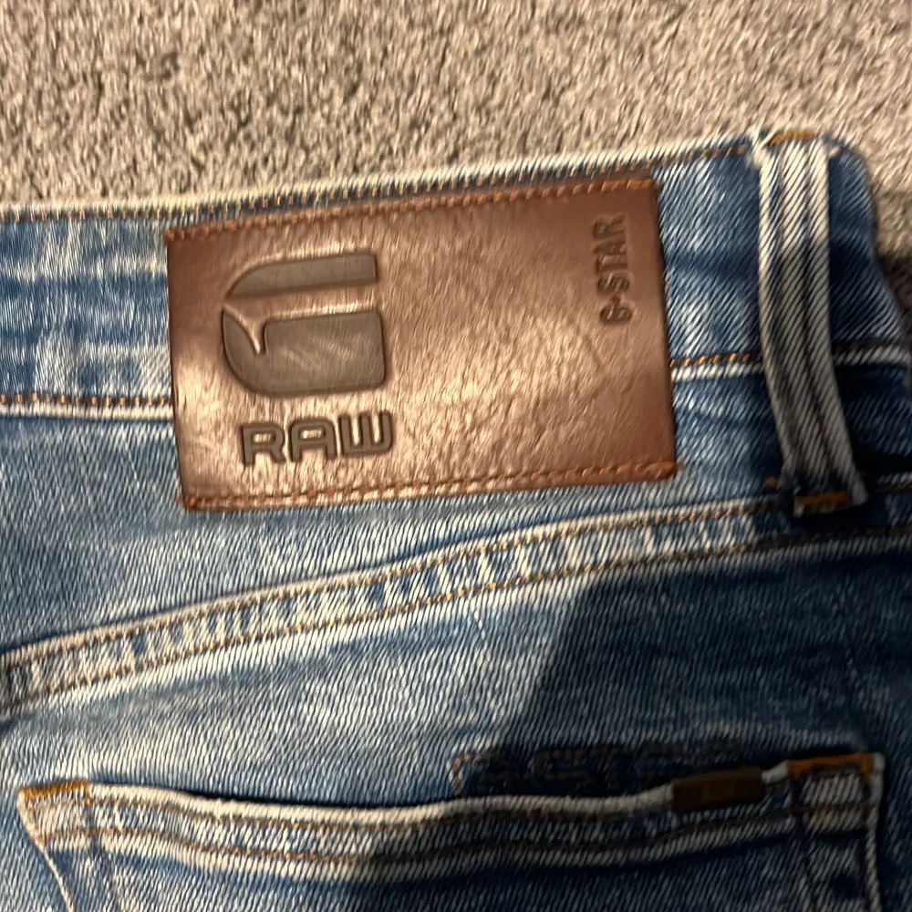 Jeans av märket G-RAW  Storlek W27 L32 Använda fåtal gånger . Jeans & Byxor.