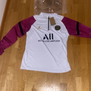 Psg tröja  - Psg tröja i storlek S helt ny