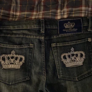 Victoria Beckham jeans - Fina Victoria Beckham jeans i storlek 31. 99s/00s. Bootcut och low waist. 