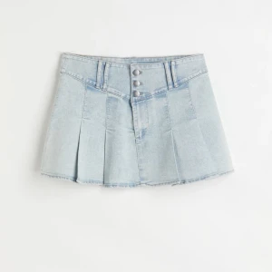 Jeanskjol - Säljer denna fina jeanskjol från hm som aldrig använts! 💗