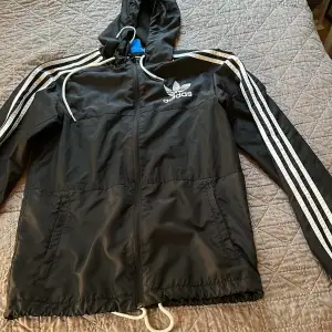 Fåtal gånger använd, jacka från adidas stl S