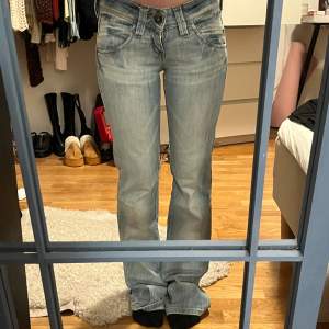 Söta jeans från Lee, midjemått: 36 cm, innerbenslängd: 78 cm